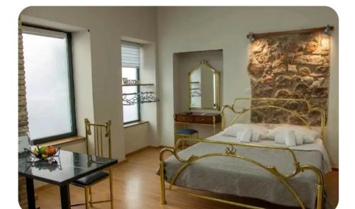 Neoclassic Rooms