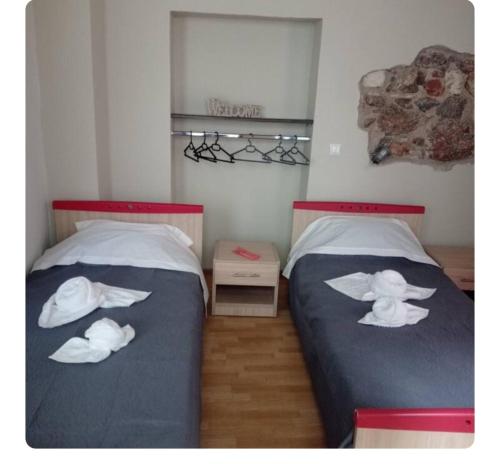 Neoclassic Rooms
