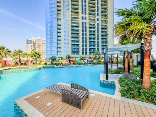 Vogue Vacation Homes, Business Bay Aykon City Tower Close to Downtown Burj Khalifa and Dubai Mall, Two Bedroom Apartment with Large Balcony Sea view, Access to all Amenities