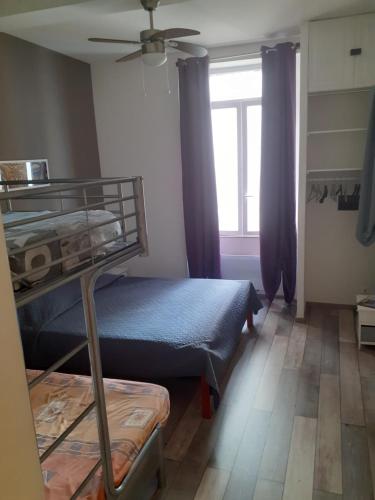 a bedroom with two bunk beds and a window at Mason d'hôtes La re'belle in Céret