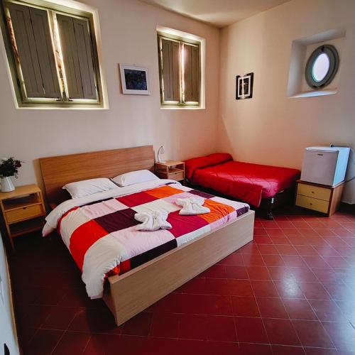 a bedroom with a bed and a red floor at Student's Hostel Della Ghiara in Reggio Emilia