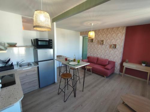 CityCenter, aircond flat with bedroom queen size