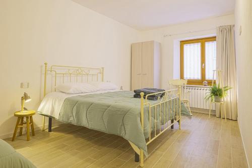 a bedroom with a large bed in a room at Alloggio turistico Alla Vasca in Tregnago