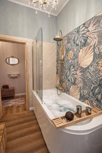 a bathroom with a shower and a bath tub with a tub at N&N Altbau-Apartments Schwerin nähe Schloss & Zentrum in Schwerin