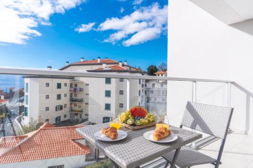 Horizonte Completo II by Atlantic Holiday