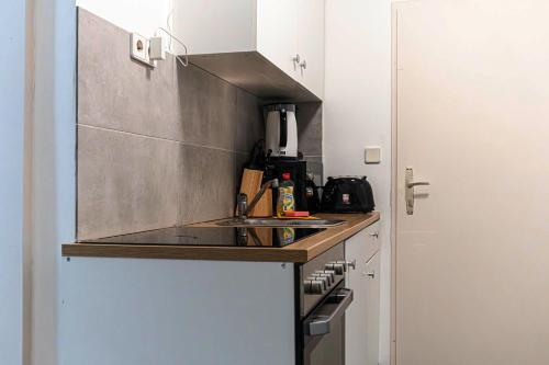Stylish 1-Bedroom Retreat - Meidling City Center