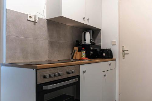 Stylish 1-Bedroom Retreat - Meidling City Center