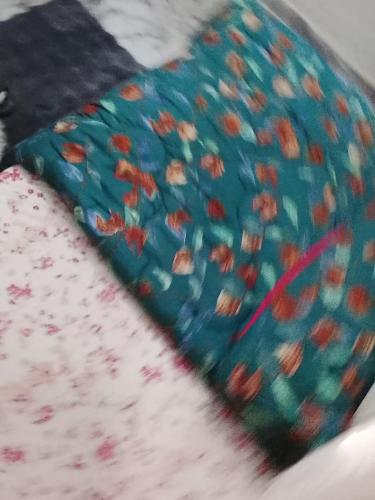 een close-up van een stropdas met vissen erop. bij UJ Apartment in Abu Dhabi