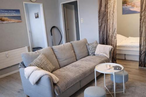 a living room with a couch and a table at FeWo Deichnest in Brhv -Mitte Monteure in Bremerhaven