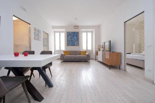 Bright Home Near Metro & Airport Trains