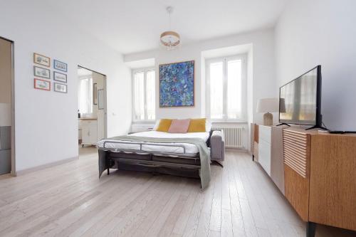Bright Home Near Metro & Airport Trains