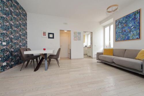Bright Home Near Metro & Airport Trains