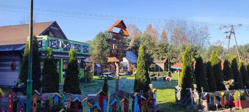 a house with a kite on top of a yard at Ostoja Karkonoska in Podgórzyn