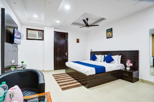 a bedroom with a king sized bed and a ceiling fan at Yashobhoomi Grand in Jāmb