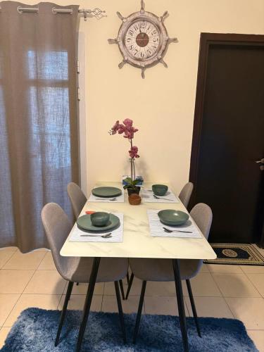 Modern 1BR in JVC, 2 Baths, Pool & Gym, Fully Equipped Kitchen