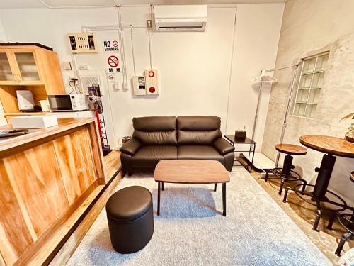 Hotel Axel Shinjuku, 5 minutes by train to Shinjuku, gourmet town, 5 double beds