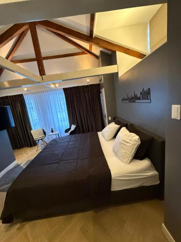 a bedroom with a large bed in a room at Bella Vita Hotel Restaurant in The Hague