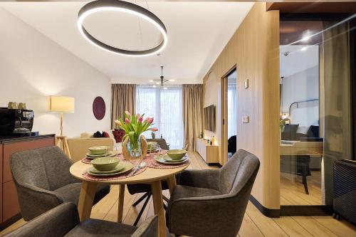 Golden Hour Apartments- Loft H 104