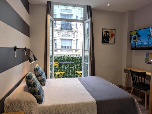 En eller flere senge i et værelse på H33 Hôtel