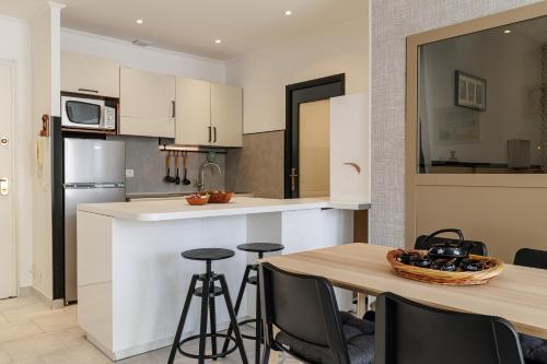 Massena Street - Quiet 2 Bdr & Balcony
