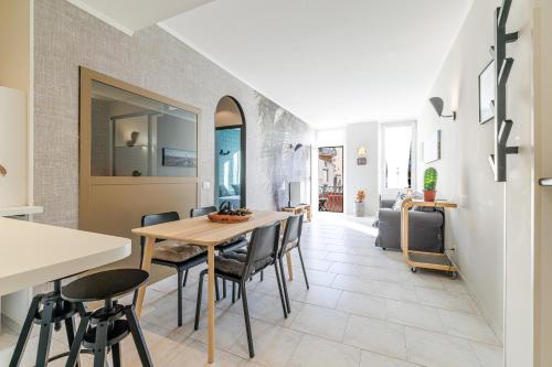 Massena Street - Quiet 2 Bdr & Balcony
