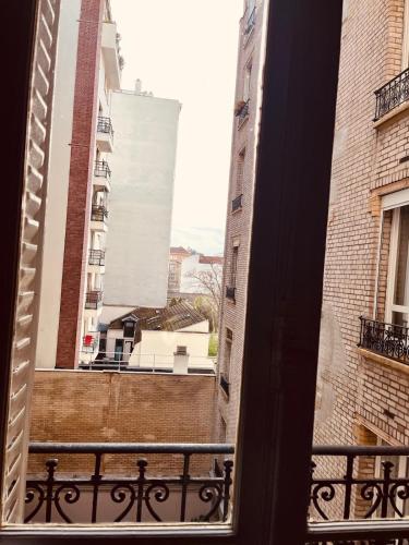 Typical Parisian Flat, close to metro & Bois