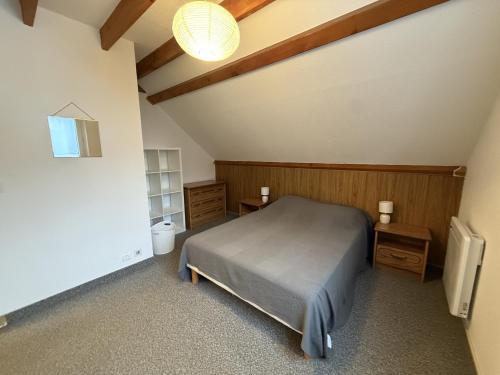 a bedroom with a bed in a room at 2 chambres avec mezzanine in Le Lioran
