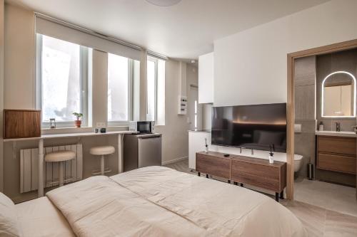 Elegant Renovated Apartment