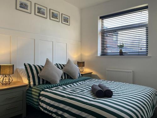 a bedroom with a bed with two towels on it at Cosy Chester Casa - free parking in Chester
