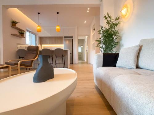 Bright & Airy Flat in Voula Center