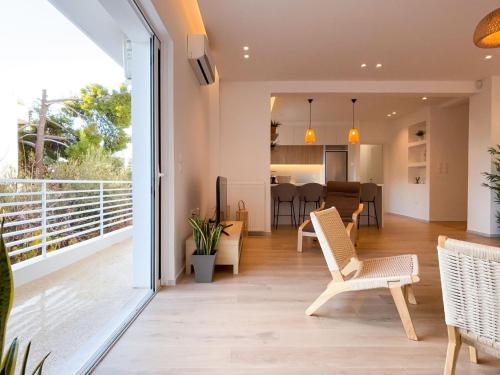 Bright & Airy Flat in Voula Center