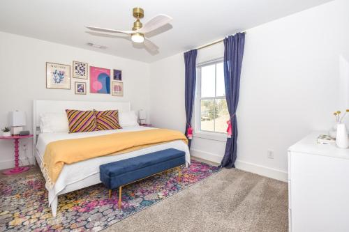 a bedroom with a bed and a window at Nova's Nook in Auburn in Auburn