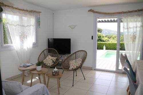 Rez de Villa Les Feuillantines vue magnifique, piscine chauffée privée, jacuzzi, "villa Les Feuillantines