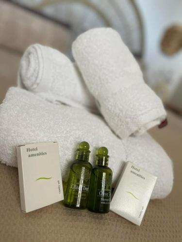 a pile of towels and two bottles of liquid at DM Seaside House in Perissa