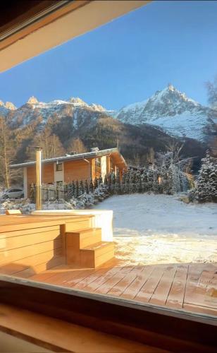 Appartement de Luxe avec Jacuzzi, Vue Montagne et Jardin