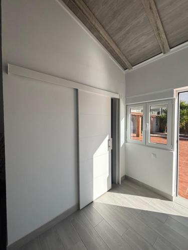 an empty room with white walls and windows at Origen Bed and Breakfast in Villargordo del Cabriel