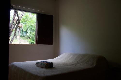 a bed in a room with a window at Casa Kahlo in Lençóis