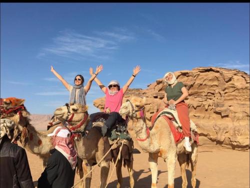 ผู้เข้าพักที่ Essam