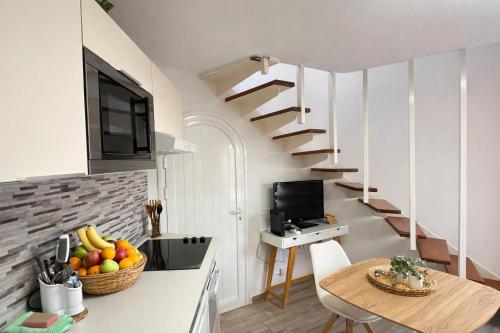 Party Coast Apartment for Young Travelers