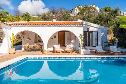 Villa la Paz in Cómpeta by TakeCareMalaga