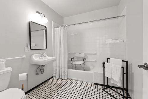 a bathroom with a tub and a sink and a toilet at Tomales Hotel, Minutes from Dillon Beach in Tomales