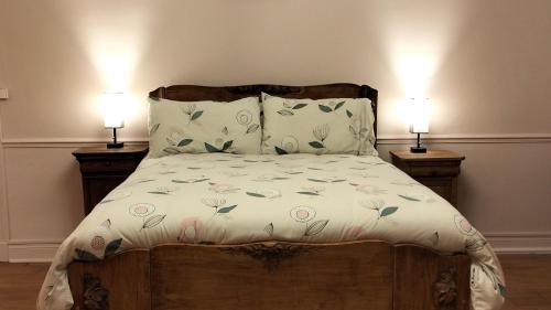 a bedroom with a bed with two lamps on two tables at Monsieur Morgan's in Féniers