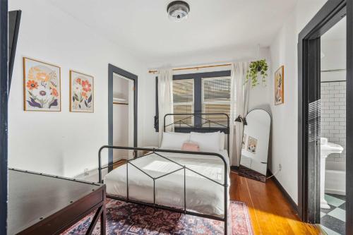a bedroom with a bed in a room at Stay Portland - Perfectly Restored Craftsman - Eateries & Coffee in Portland