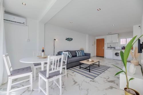 Coral 2BED next to sea