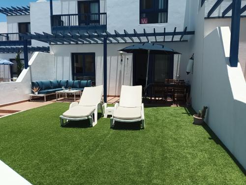 Duplex con piscina en 1ª linea de mar. Super vistas