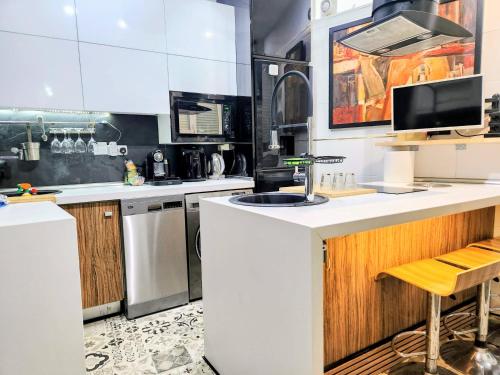 VERSACE 6PACK -SMART HOME-air conditioner - HISTORIC CENTER-GRAN VIA-SOL-MALASANA