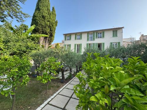 Old town-Exceptional Apartment-in absolute calm