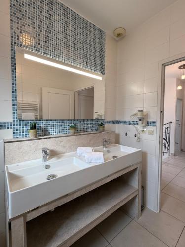 Villa St louis à 50m de la mer+6 velos +Piscine+climatisation