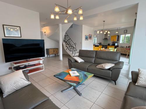 Villa St louis à 50m de la mer+6 velos +Piscine+climatisation