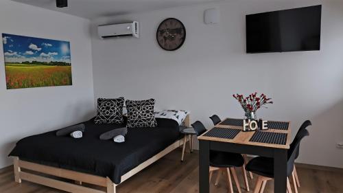 a living room with a bed and a table at Mieszkanie Janowice in Janowice Wielkie